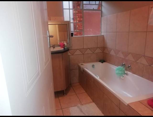 2 BEDROOM APARTMENT FOR SALE IN SUNNYSIDE